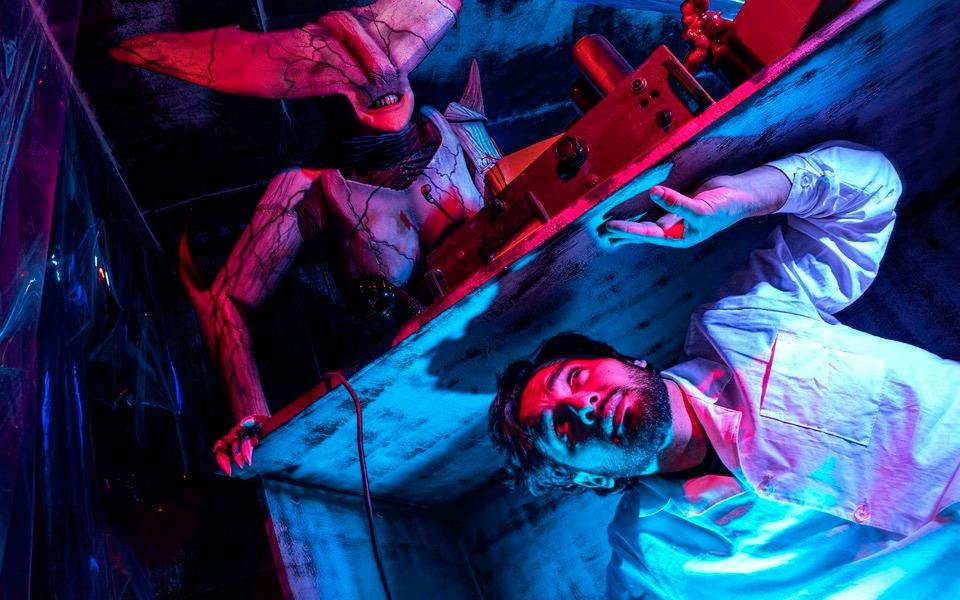 перформанс Мертвый космос в Москве