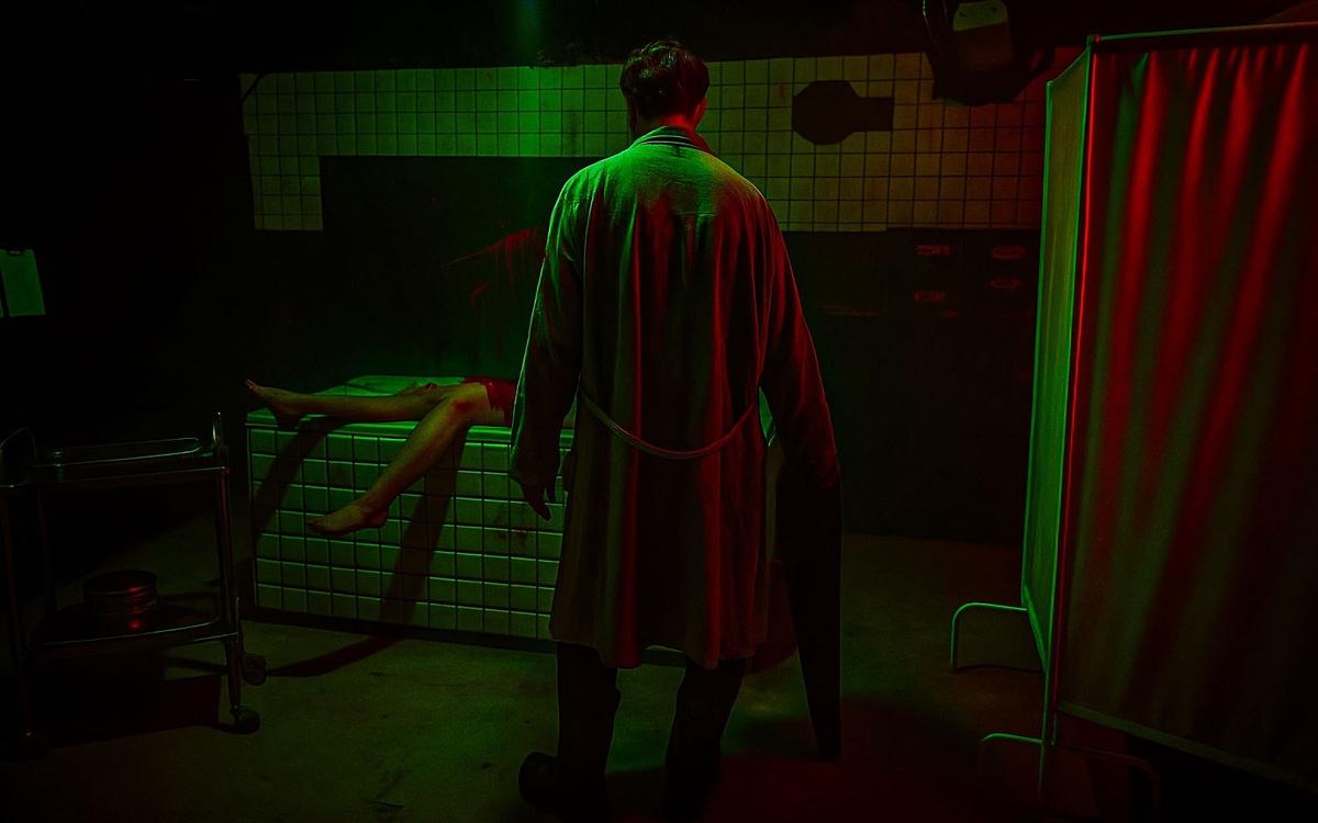 перформанс Ассистенты морга в Москве