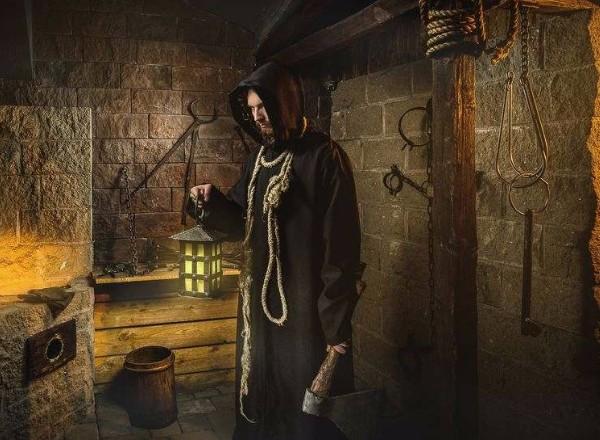 квест Узники подземелья в Москве