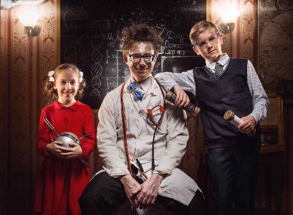 Перформанс Профессор из прошлого в Москве